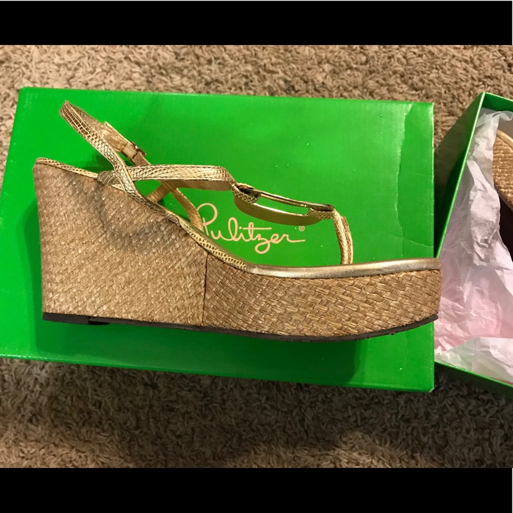 Lily Pulitzer Wedge- As good as gold size 8.5
